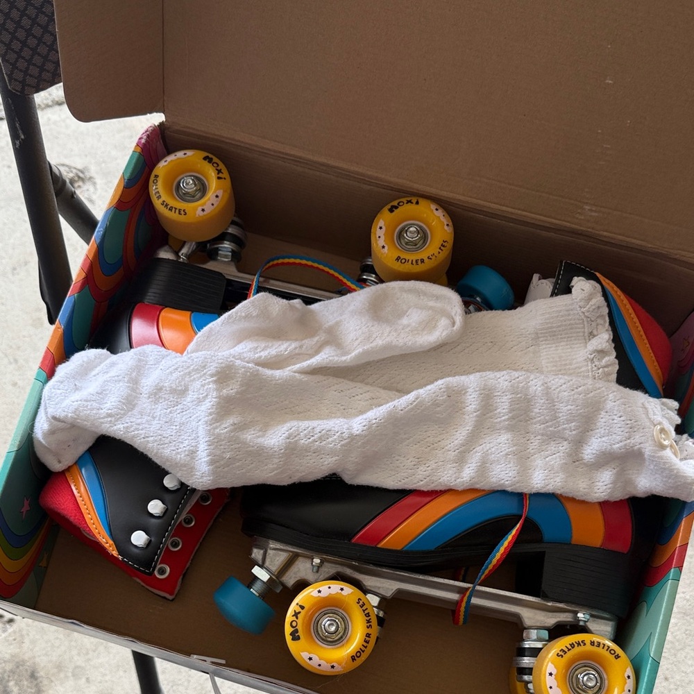 Moxi Women's / Men’s Roller Skates - Black with Multicolor Accents - Picture 4 of 4